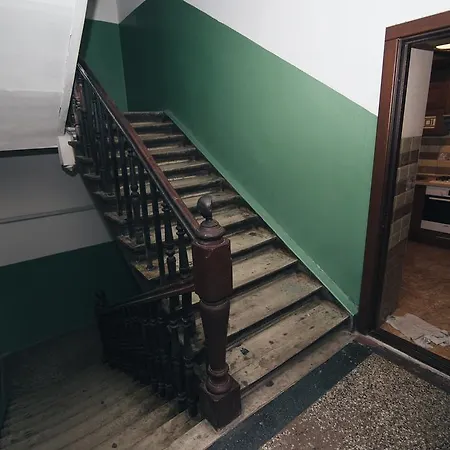 On Bernarda Meretyna リヴィウ